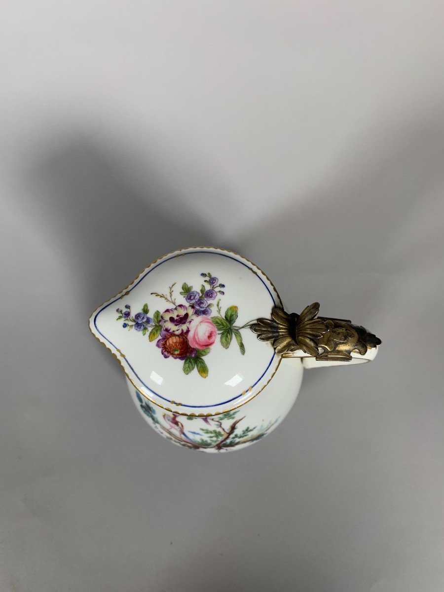 Pot à Eau Couvert En Porcelaine De Sèvres Du XVIIIe Siècle, Daté 1757-photo-6