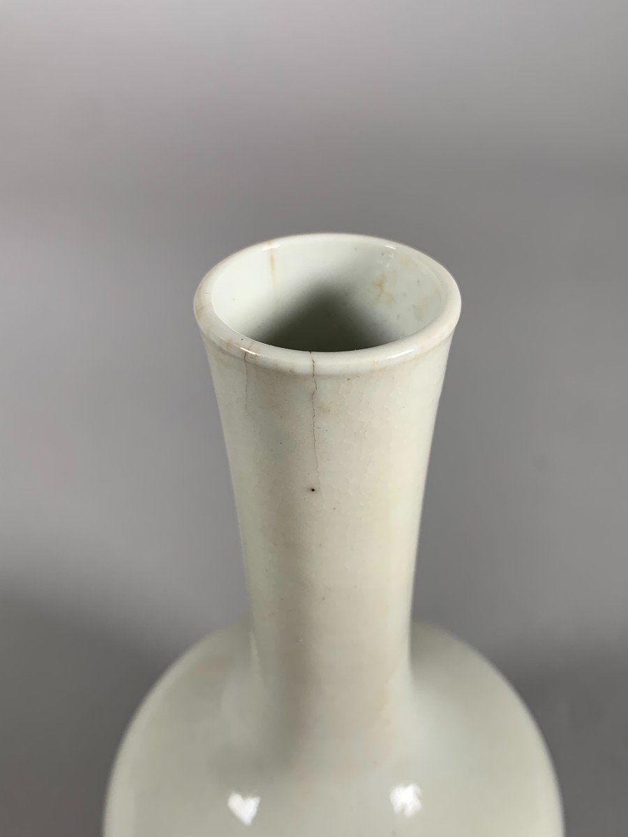 White Porcelain Vase Dehua China 18th Century-photo-1