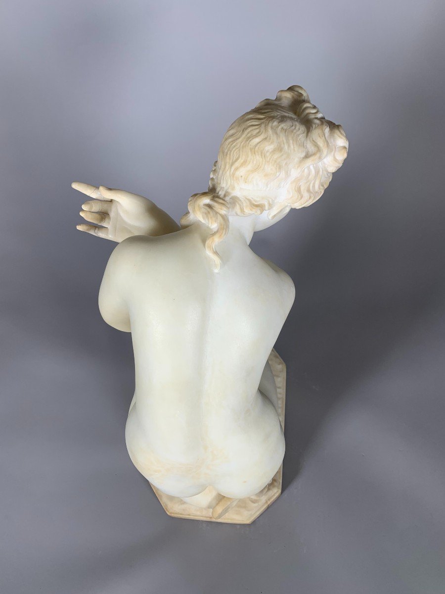 Sculpture En Marbre Blanc Début Du XIXeme Siecle De Style Néoclassique  Représente Vénus Au Bai-photo-5