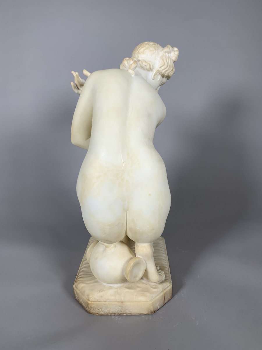 Sculpture En Marbre Blanc Début Du XIXeme Siecle De Style Néoclassique  Représente Vénus Au Bai-photo-3