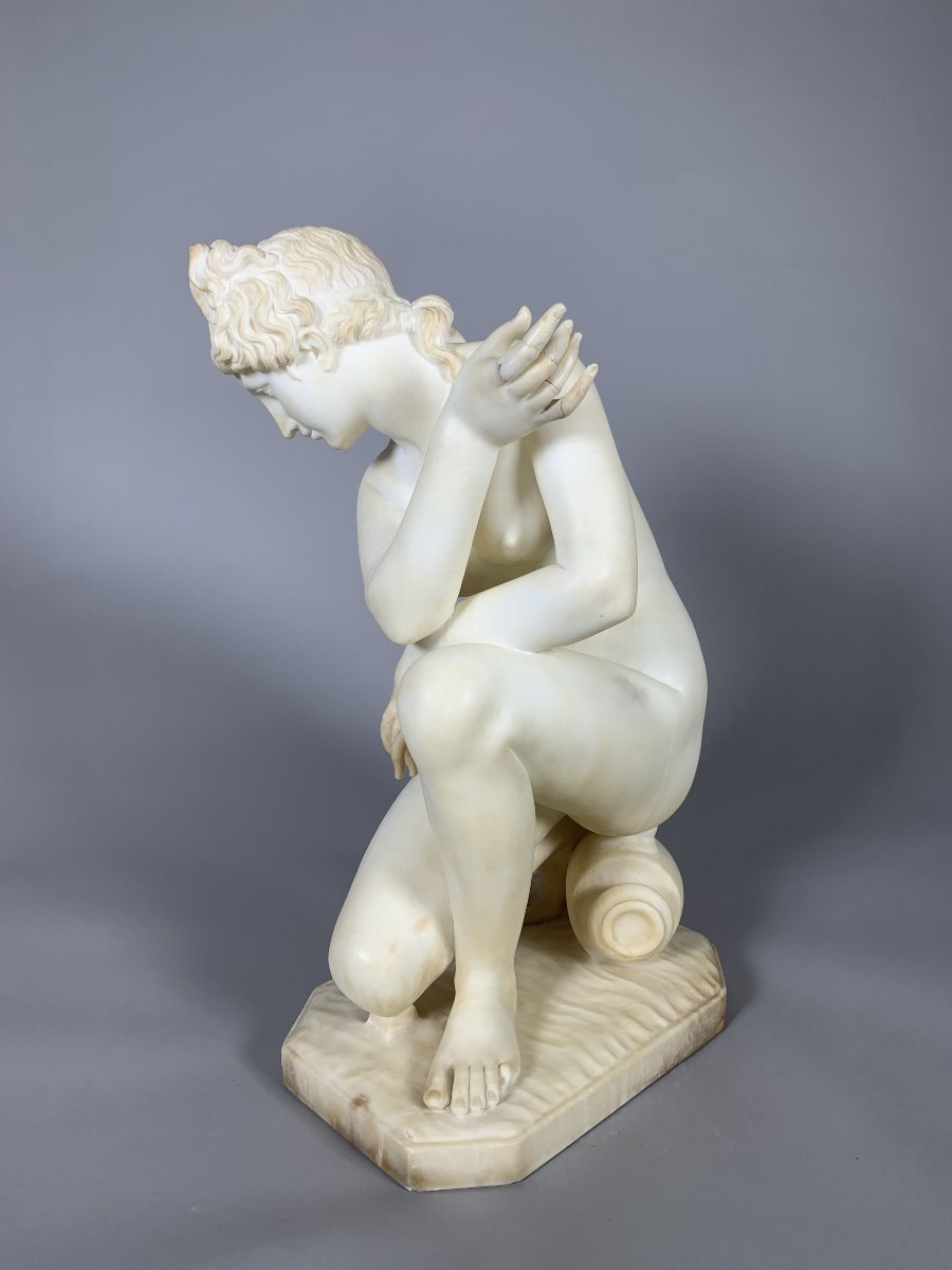 Sculpture En Marbre Blanc Début Du XIXeme Siecle De Style Néoclassique  Représente Vénus Au Bai-photo-6