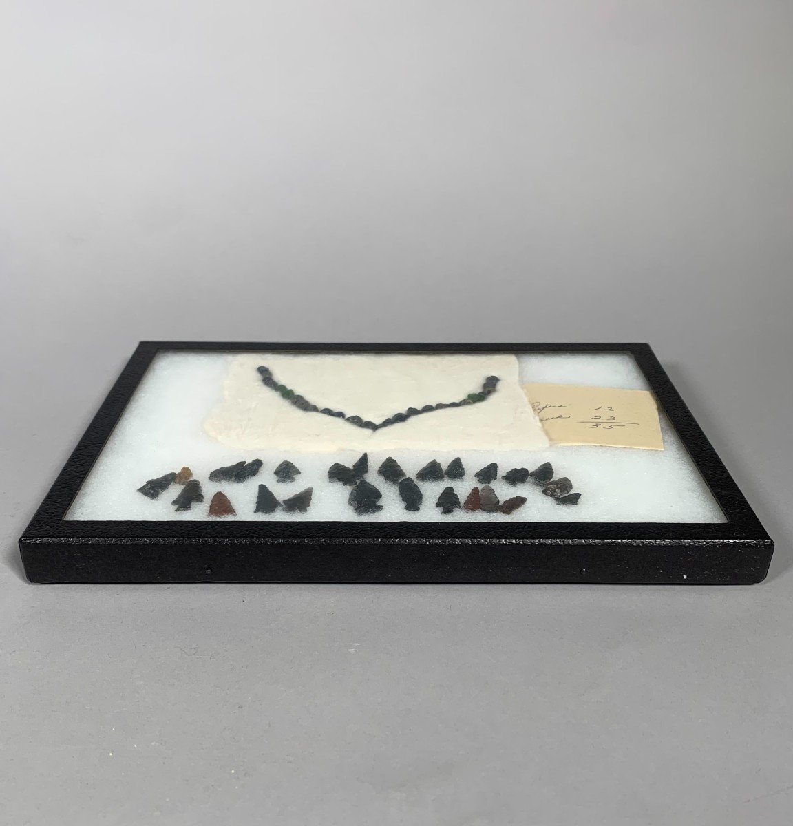 Lot De Pointes De Fleches Et Un Collier  En Perle Paléo Américains Paléolithique Archéologie -photo-3