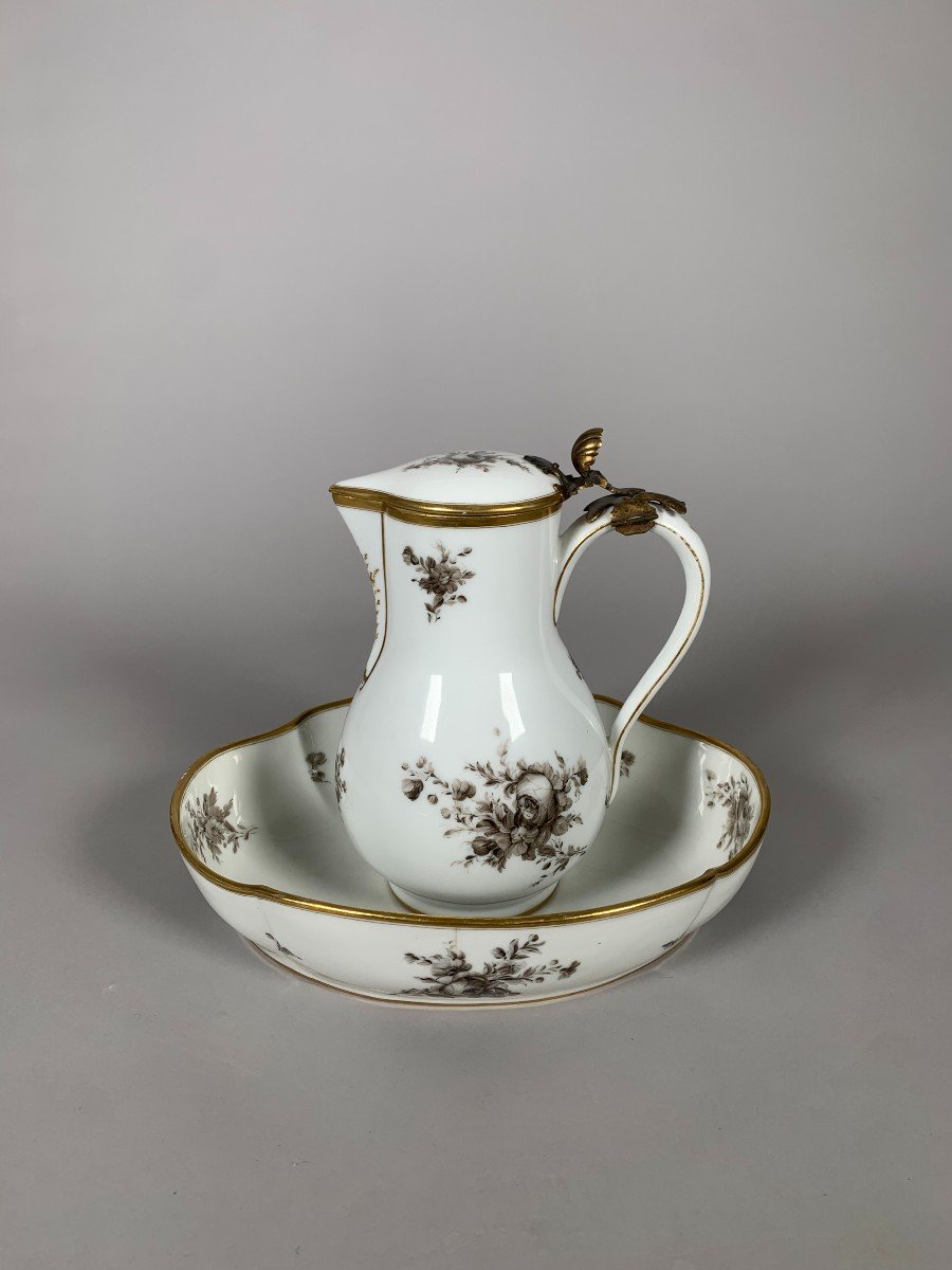Soft Porcelain Water Jug From The Manufacture Of The Duke Of Angoulême, 18th Century