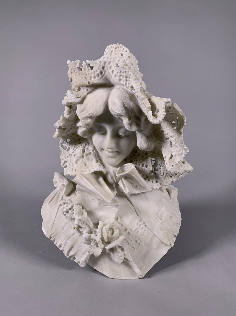 Sculpture Buste En Marbre Jeune Femme Bourgeoise à La Dentelle  Seconde Moitié Du XIXeme