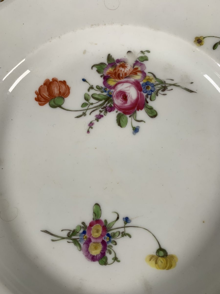 18th Century Soft Porcelain Plate From The Comte d'Artois Factory-photo-2
