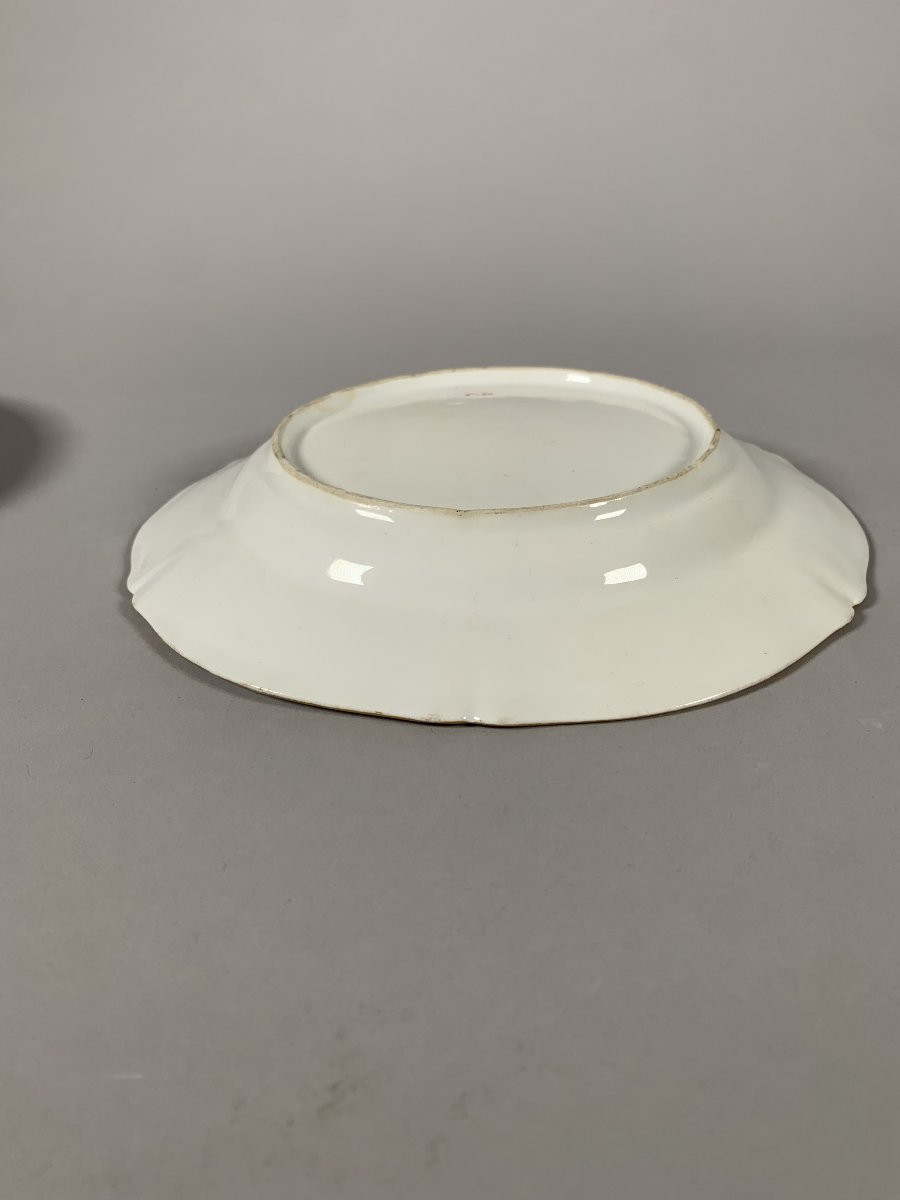 18th Century Soft Porcelain Plate From The Comte d'Artois Factory-photo-1