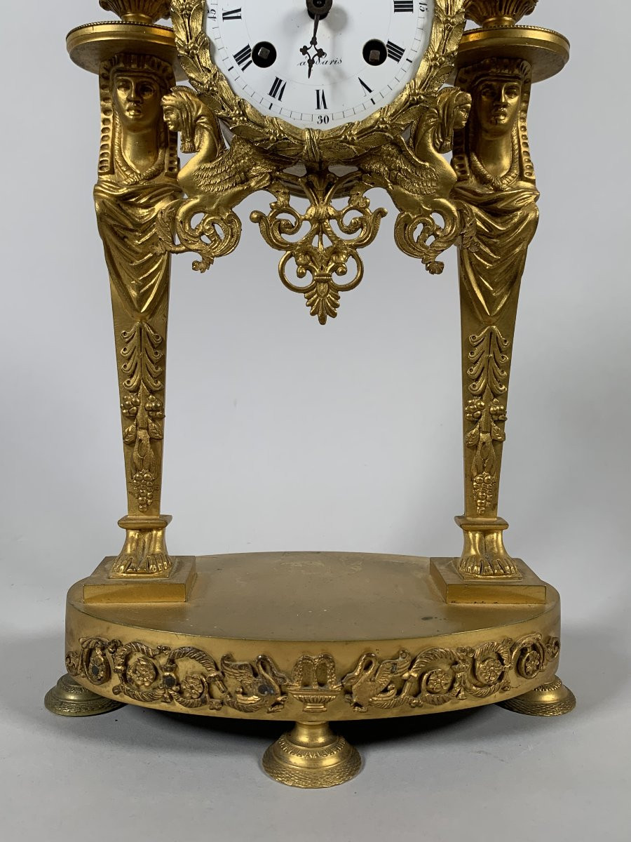 Pendule portique d'époque empire aux egyptiennes bronze dore circa 1800 XIXeme siecle-photo-2