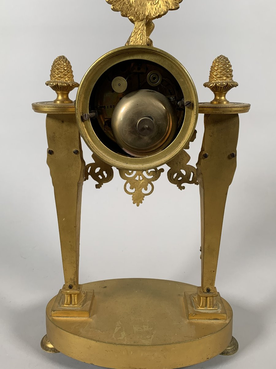 Pendule portique d'époque empire aux egyptiennes bronze dore circa 1800 XIXeme siecle-photo-1