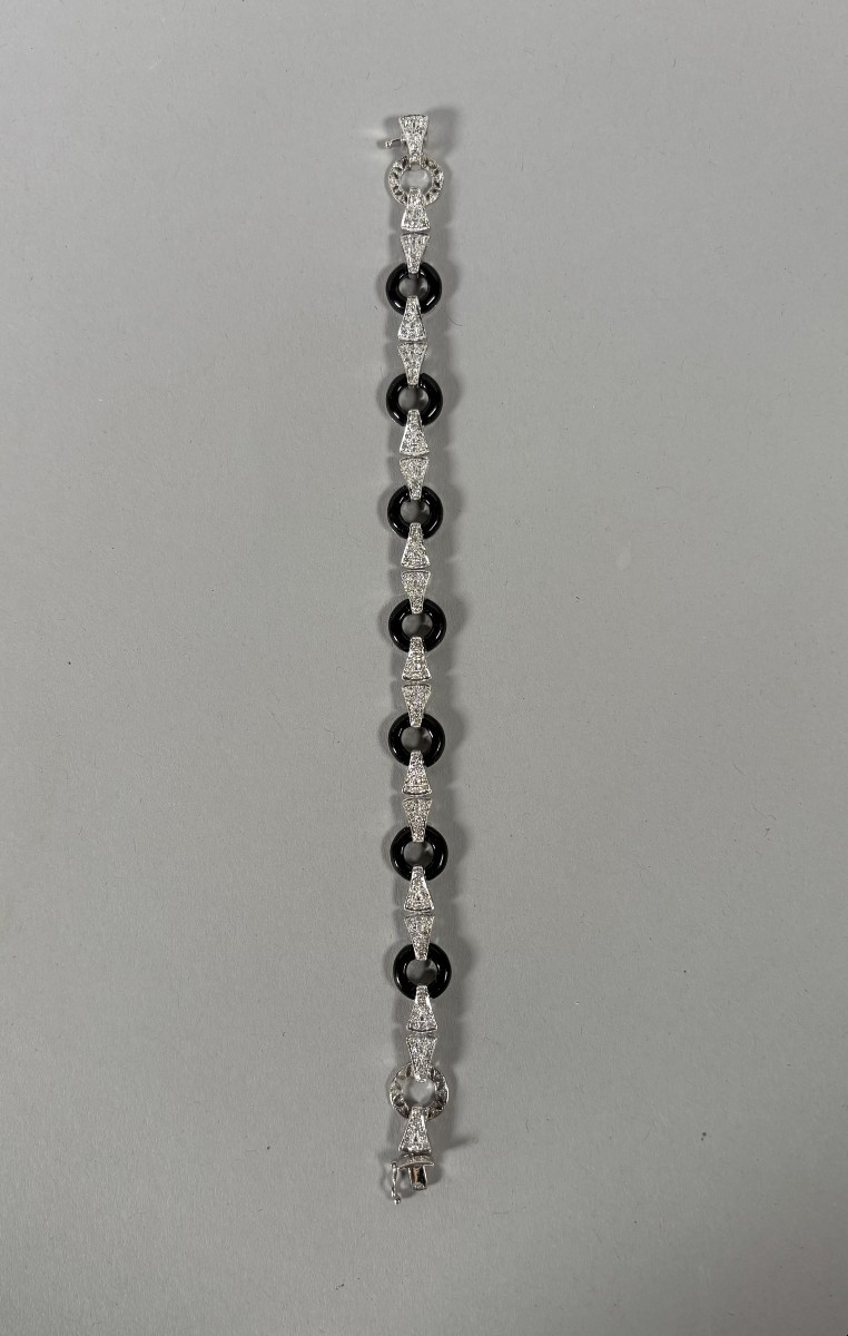 Bracelet géométrique Art déco  en or gris onyx noir et diamants  XXeme siecle