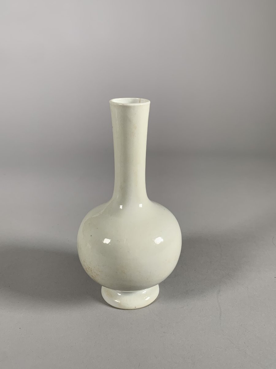 Dehua Porcelain Vase, Kangxi Dynasty (1661-1722), Monochrome China -photo-1