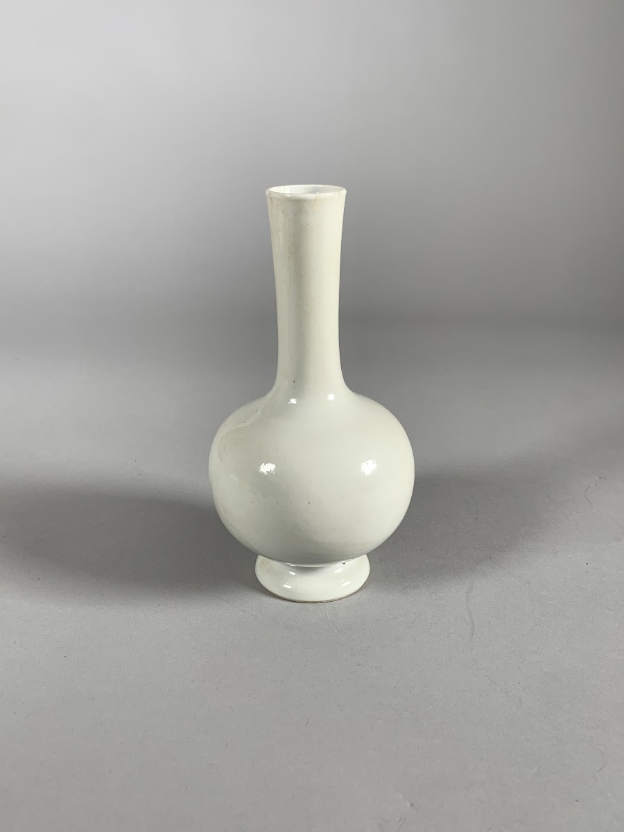 Dehua Porcelain Vase, Kangxi Dynasty (1661-1722), Monochrome China 