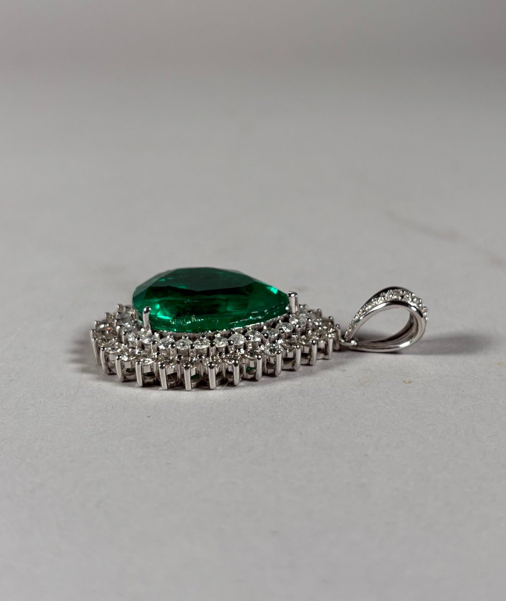 Pendant - 18k White Gold - 28ct. Pear-cut Emerald - Diamond-photo-3