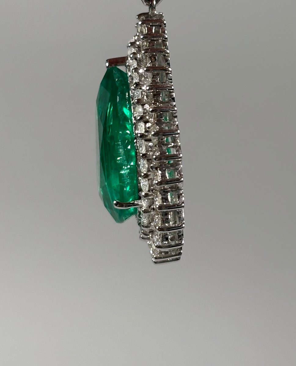 Pendant - 18k White Gold - 28ct. Pear-cut Emerald - Diamond-photo-5