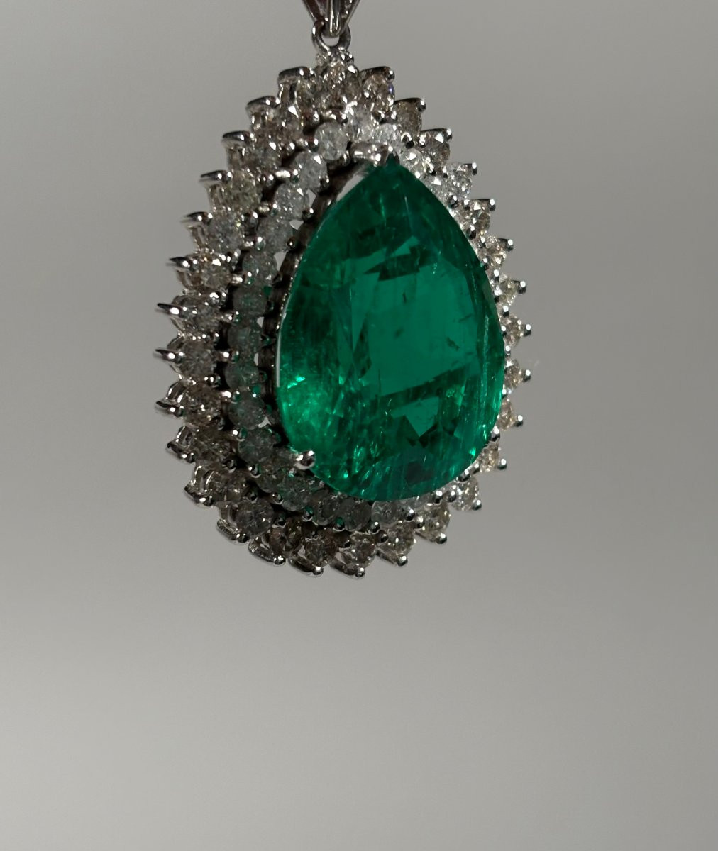 Pendant - 18k White Gold - 28ct. Pear-cut Emerald - Diamond-photo-6