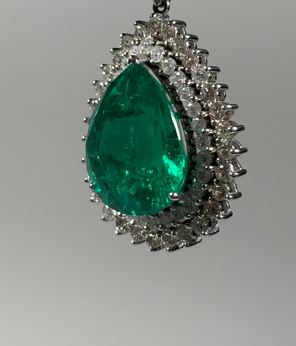 Pendant - 18k White Gold - 28ct. Pear-cut Emerald - Diamond-photo-7
