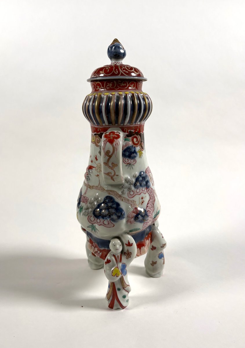 Fontaine tripode en porcelaine Imari Japon Ere Edo (1603-1868)-photo-2