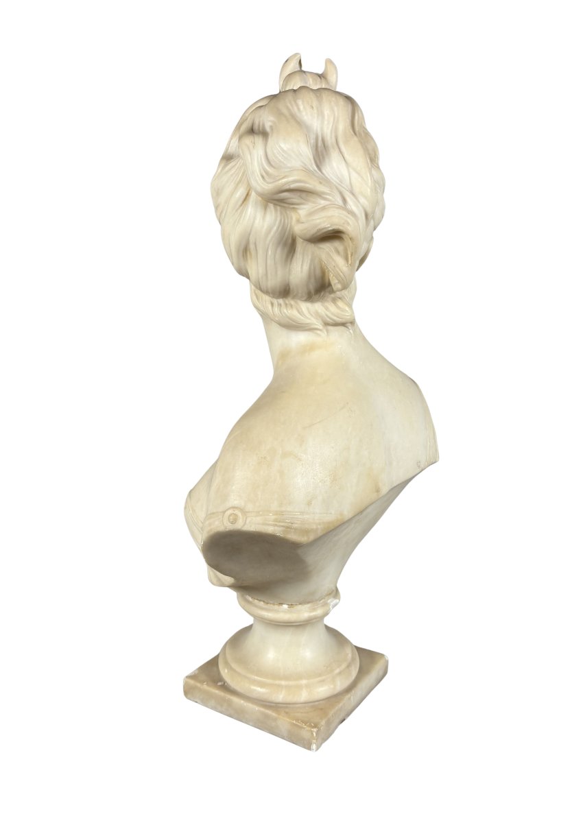 Sculpture en marbre blanc, buste de Diane d'apres Jean-Antoine Houdon (1741-1828)-photo-1