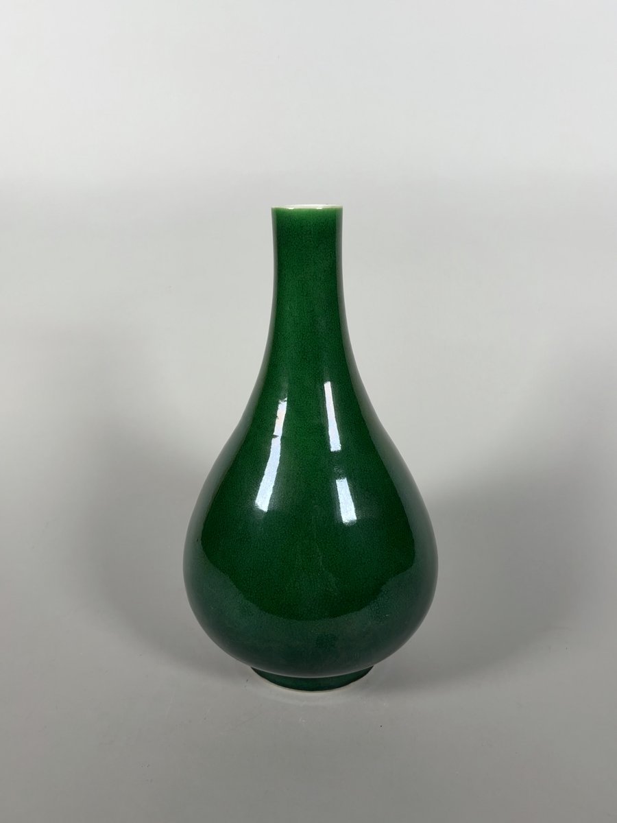Vase en porcelaine monochrome vert   Kangxi (1662-1722) Chine  XVIIIeme siecle 