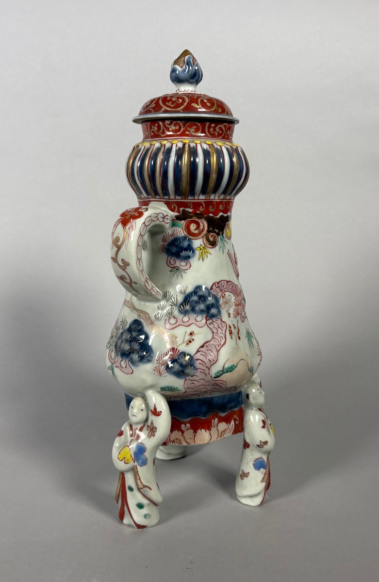 Fontaine tripode en porcelaine Imari Japon Ere Edo (1603-1868) XVIIème - XVIIIème siècle-photo-2