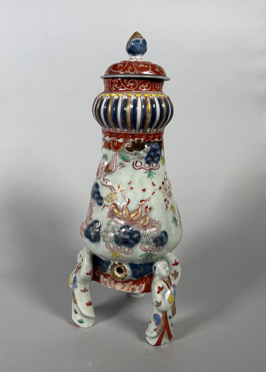 Fontaine tripode en porcelaine Imari Japon Ere Edo (1603-1868) XVIIème - XVIIIème siècle-photo-3