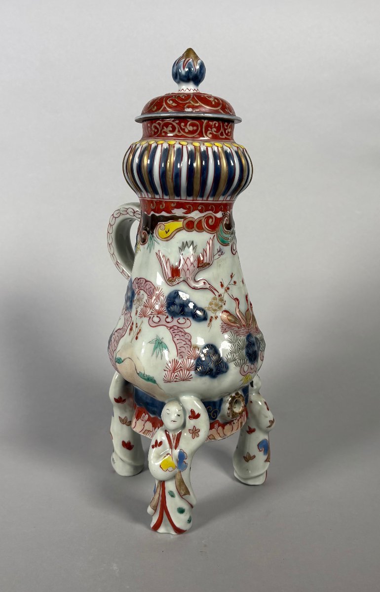 Fontaine tripode en porcelaine Imari Japon Ere Edo (1603-1868) XVIIème - XVIIIème siècle