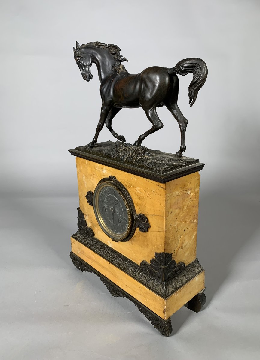 Charles X-style "au Cheval" Clock In Sienna Yellow Marble; 19th-century Restoration-photo-2