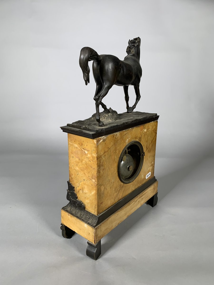 Charles X-style "au Cheval" Clock In Sienna Yellow Marble; 19th-century Restoration-photo-3