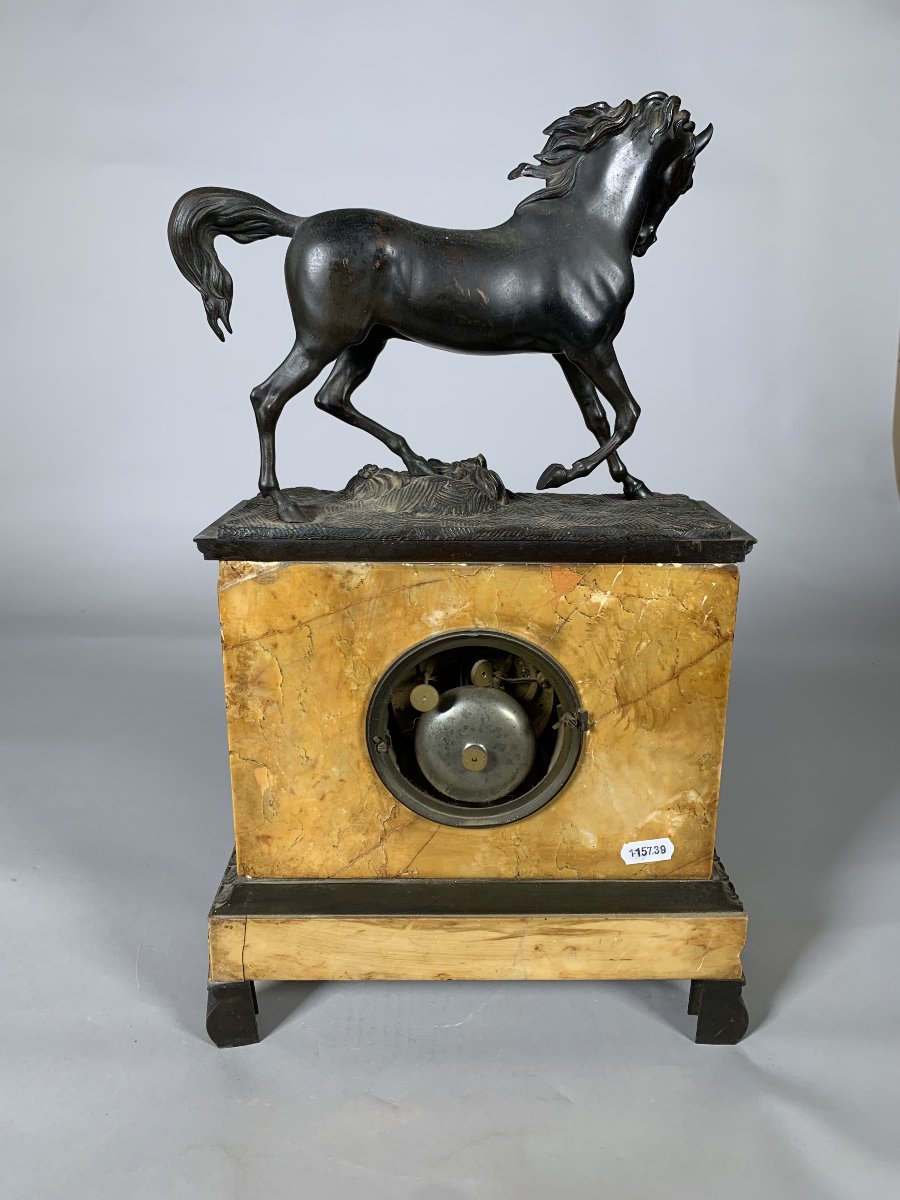 Charles X-style "au Cheval" Clock In Sienna Yellow Marble; 19th-century Restoration-photo-4