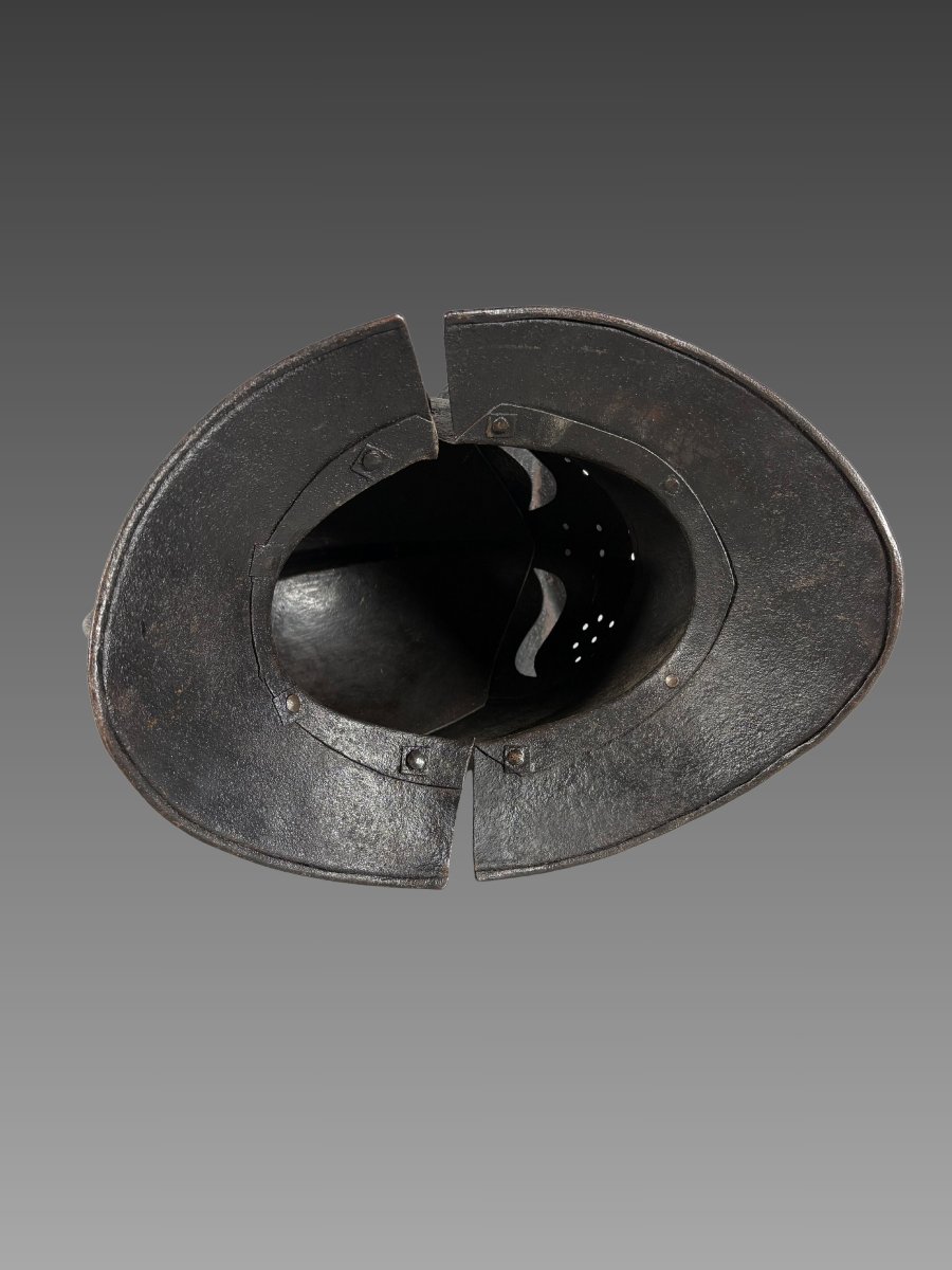 16th-century Wrought-iron "savoyard" Helmet Armor-photo-1