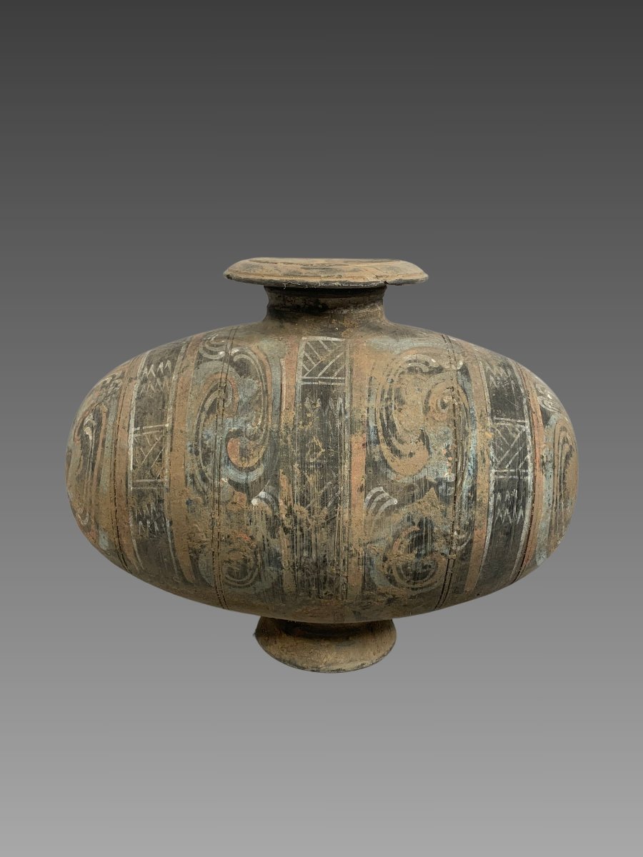 Polychrome Earthenware "cocon" Vase, Early Han Dynasty (206 Bc–220 Ad). Ancient China