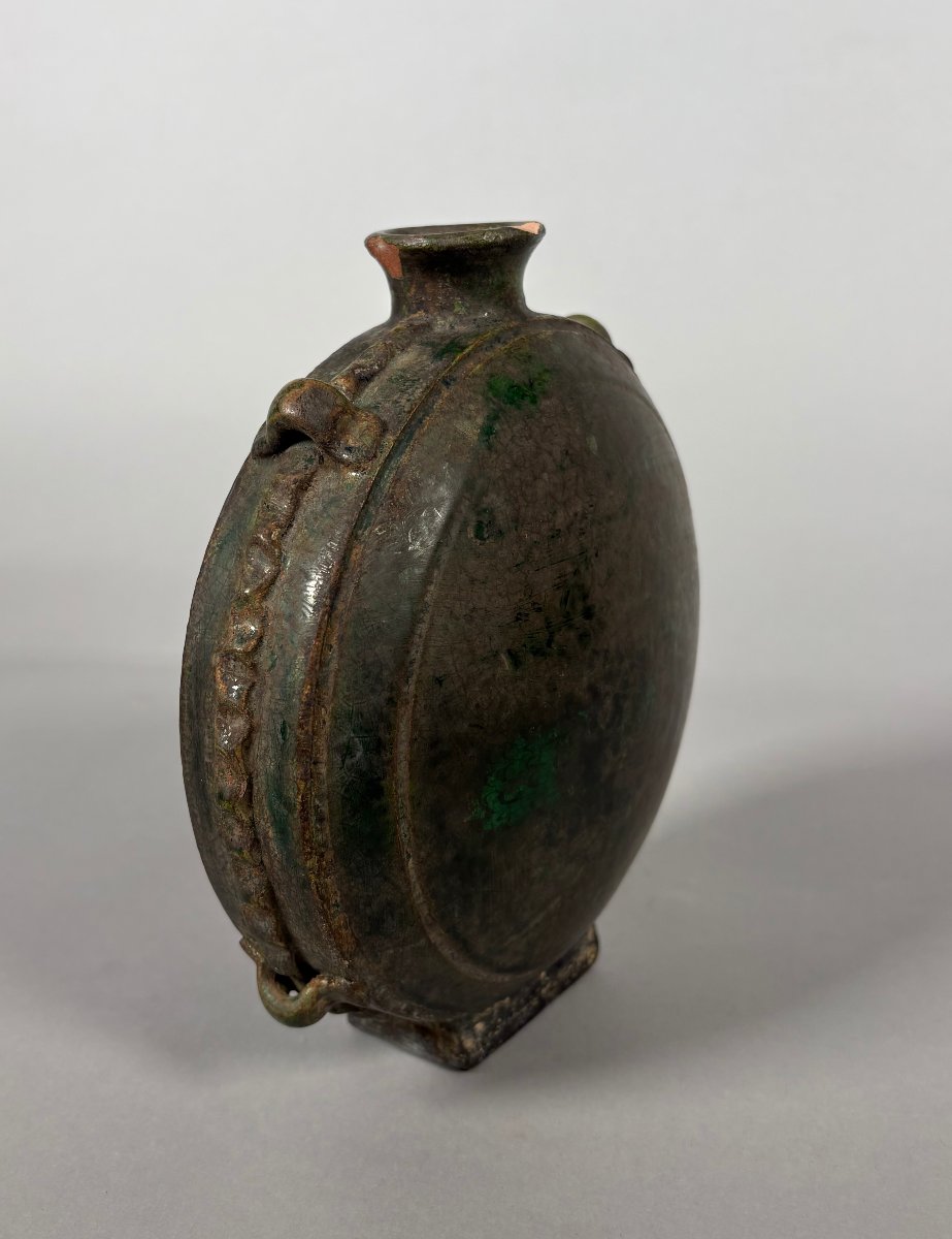 Green-glazed Earthenware Water Bottle Of A Nomadic Horseman, Tang Dynasty, China (618–907) -photo-2