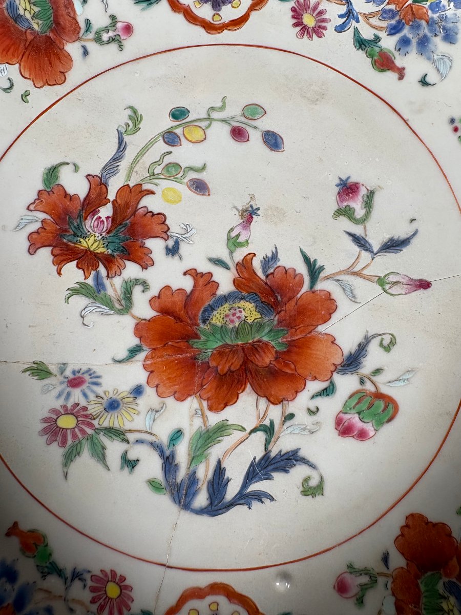 Chine Assiette en porcelaine au décor " pompadour" XVIIIeme Epoque Qianlong (1711 - 1799) -photo-2