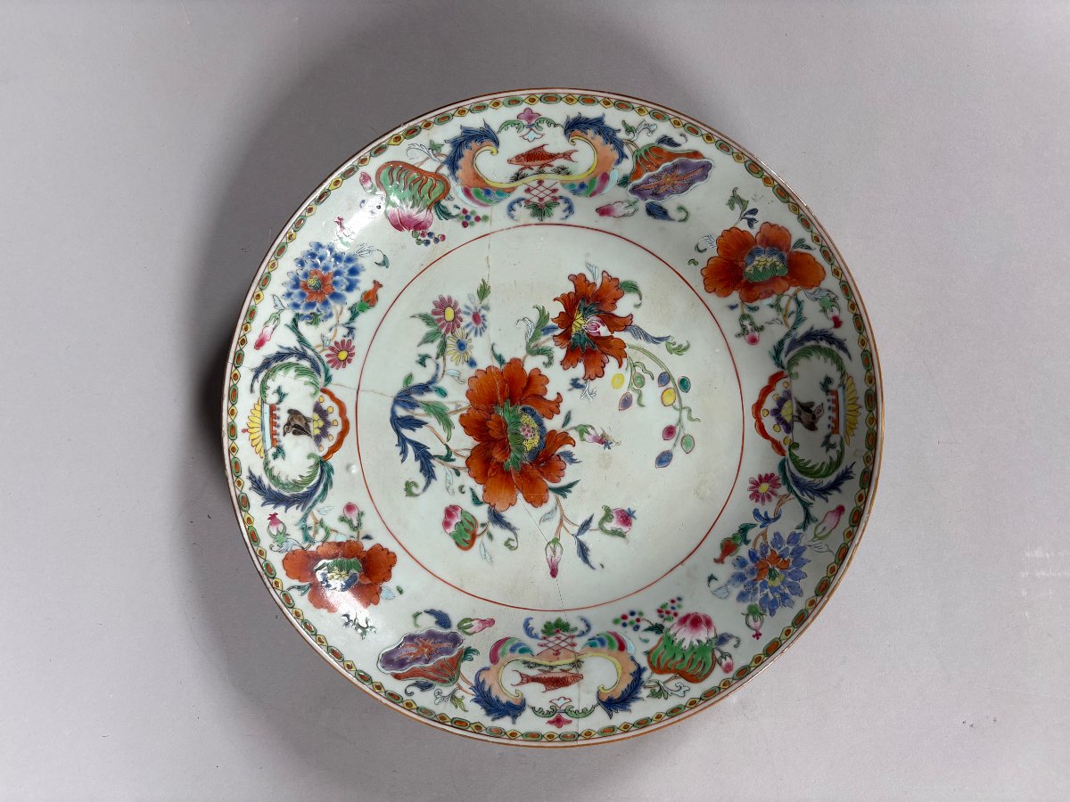 Chine Assiette en porcelaine au décor " pompadour" XVIIIeme Epoque Qianlong (1711 - 1799) -photo-3