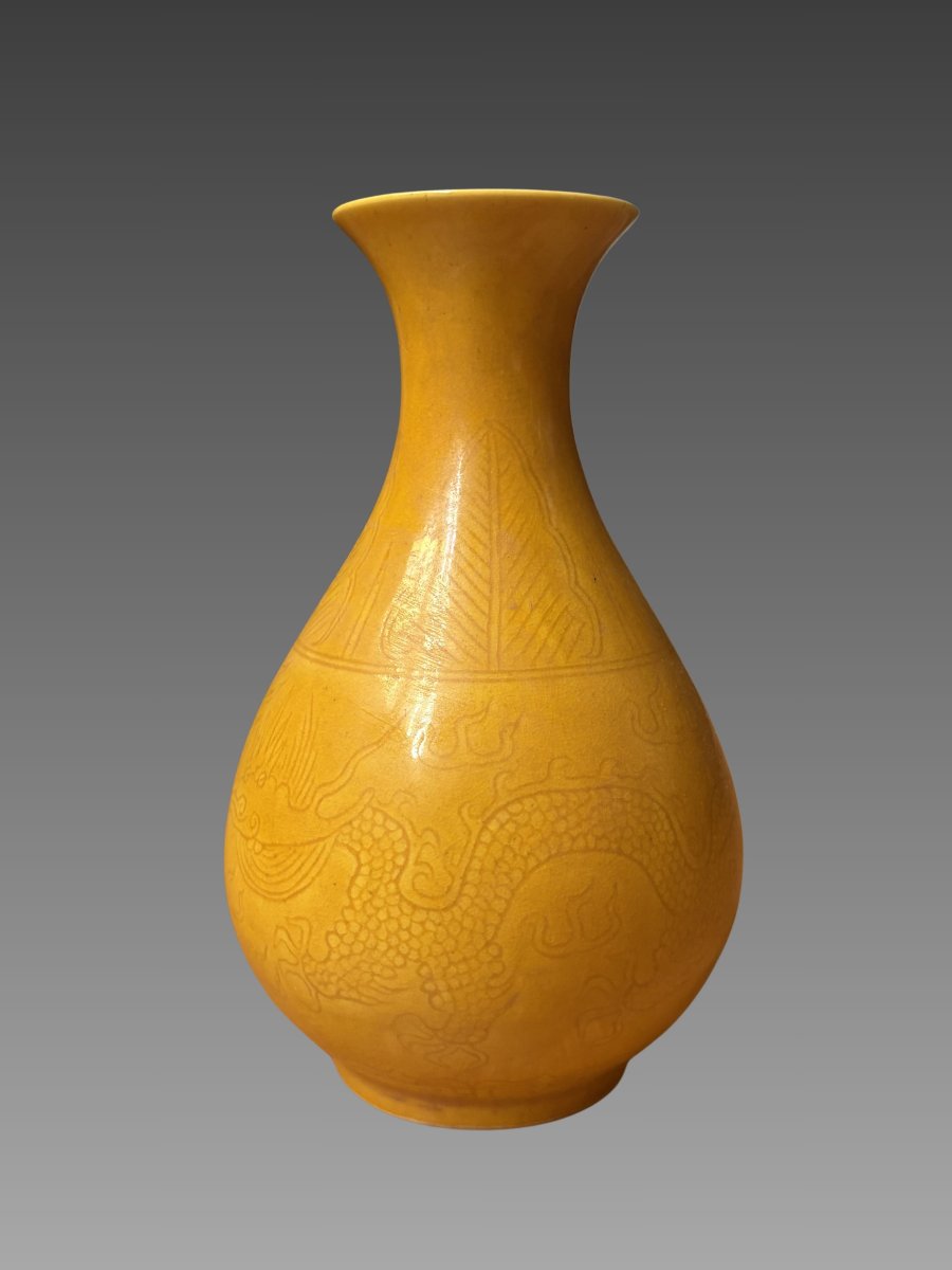 Vase en porcelaine monochrome jaune incisé - Chine Dynastie Qing -photo-4