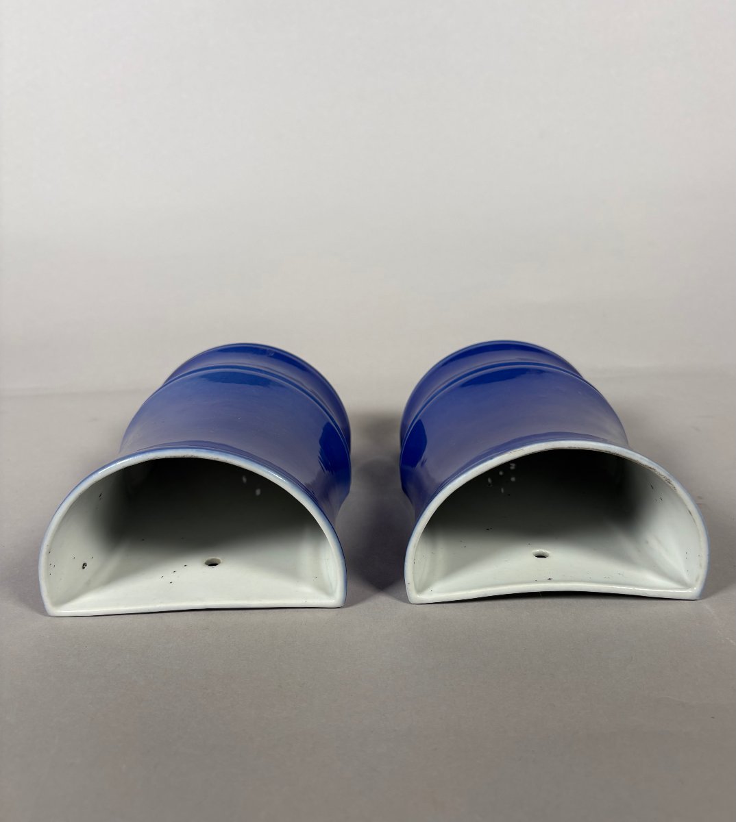 Pair Of Monochrome Blue Porcelain Wall Vases - Qing Dynasty, China, 19th Century-photo-2