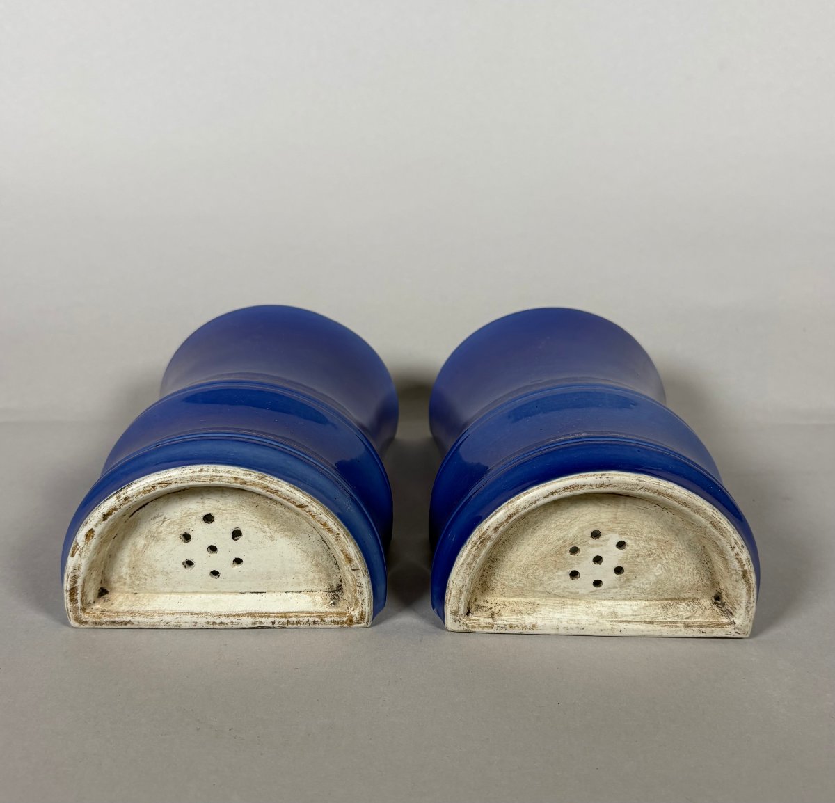 Pair Of Monochrome Blue Porcelain Wall Vases - Qing Dynasty, China, 19th Century-photo-3