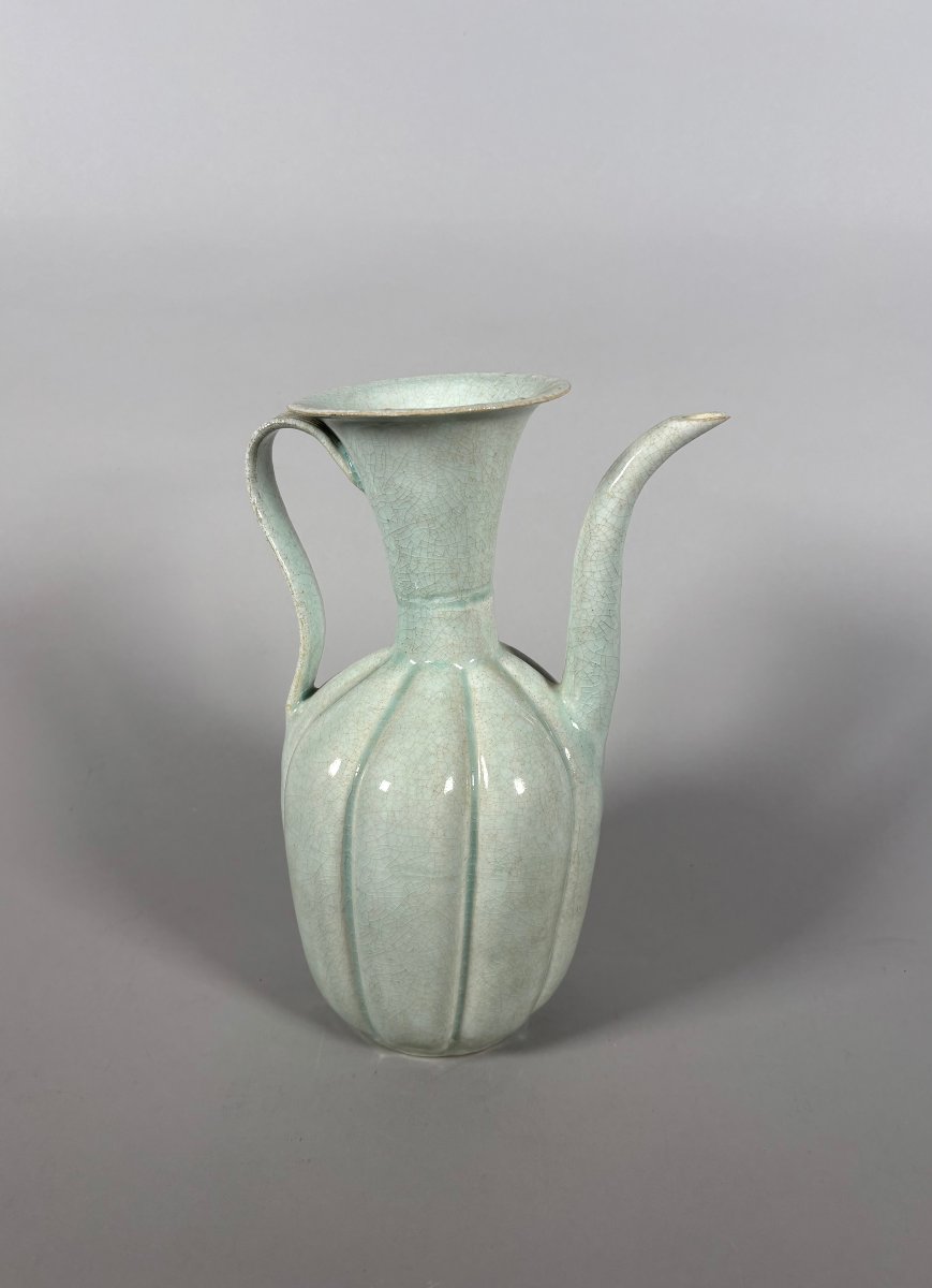 Verseuse Qinbaï en porcelaine céladon craquelé Chine, Dynastie Song (960-1279), Fours Jizhou