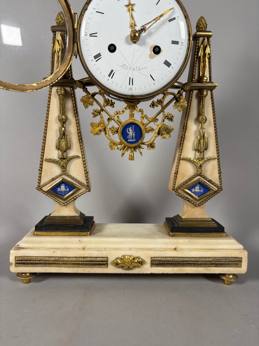 Louis XVI-era Portal Clock, White Marble And Wedgwood Porcelain, 18th Century-photo-2