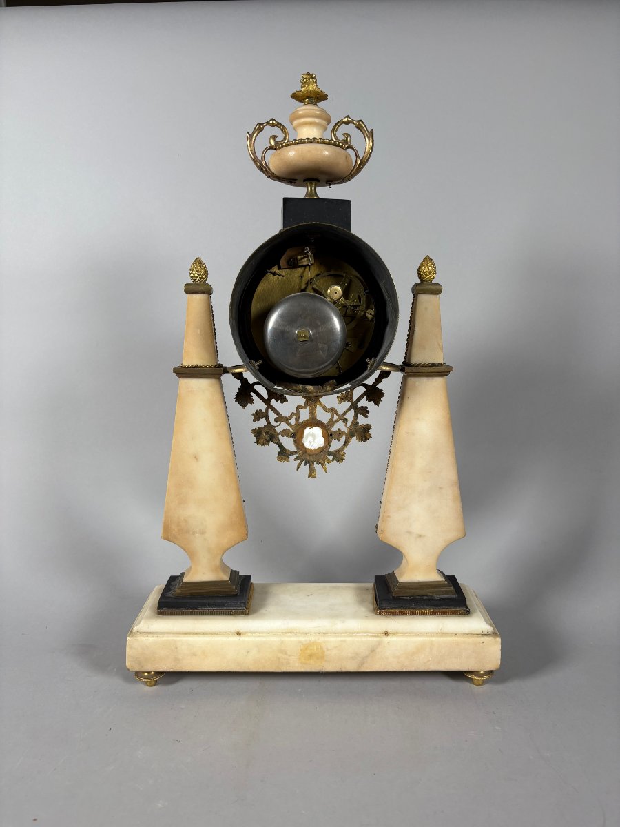 Louis XVI-era Portal Clock, White Marble And Wedgwood Porcelain, 18th Century-photo-4