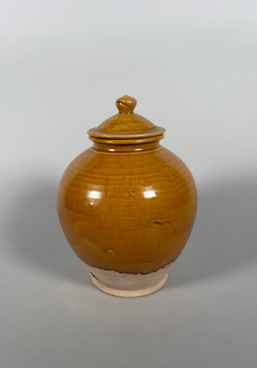 Covered Terracotta Vase With Amber Glaze From The Tang Dynasty (618–907)-photo-2