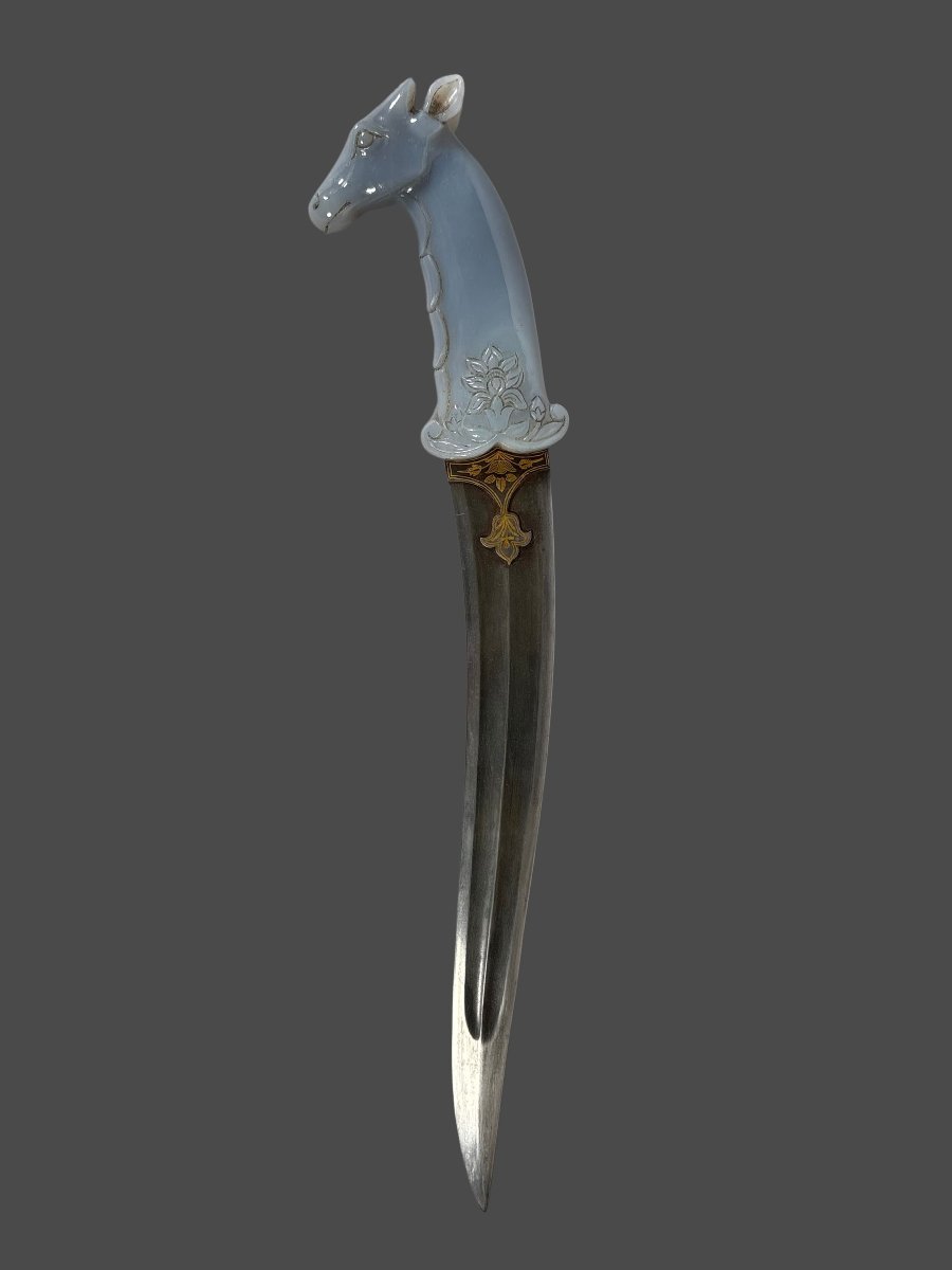 Poignard Khanjar en calcédoine a tete de girafe INDE Dynastie Mughal (1526-1857)