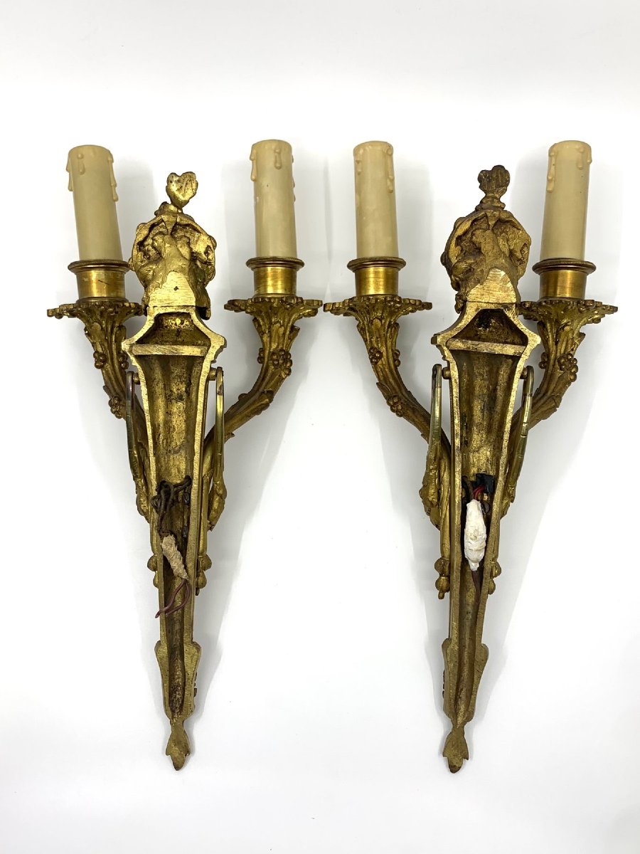 After Jean-charles Delafosse (1734–1791). Pair Of Gilded Bronze Louis XVI Wall Sconces-photo-2