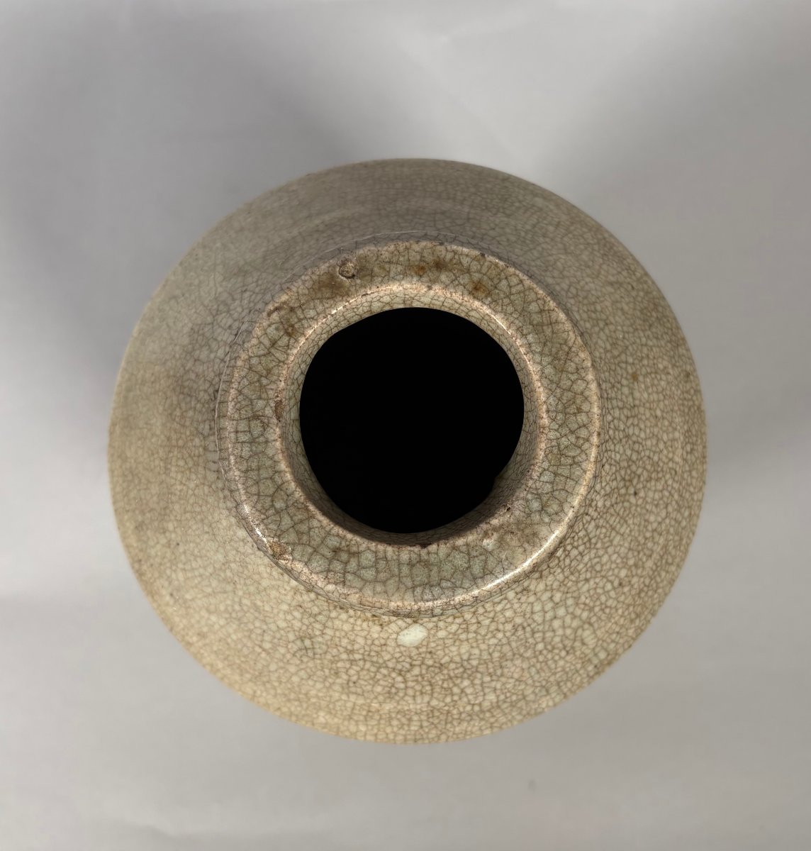 Cream-colored Crackled Stoneware Vase, Ming Dynasty (1368–1644), China -photo-4