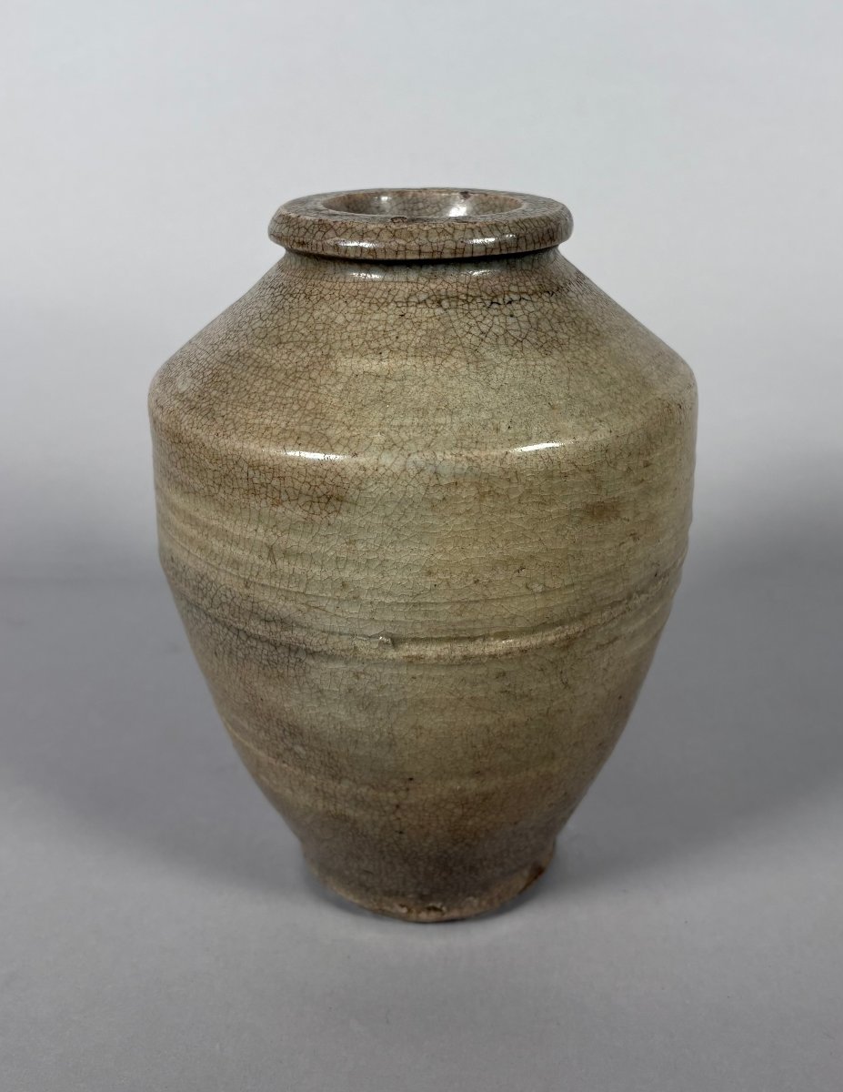 Cream-colored Crackled Stoneware Vase, Ming Dynasty (1368–1644), China -photo-1