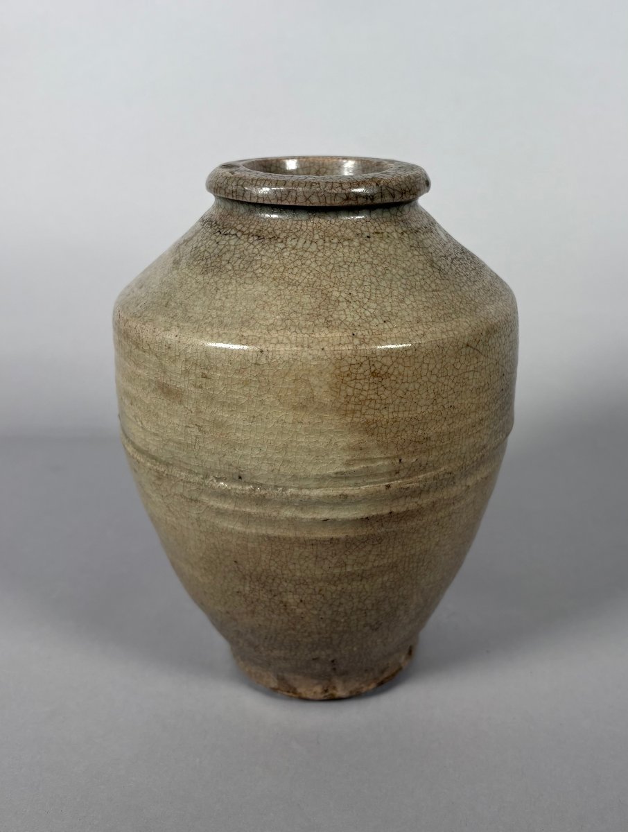 Cream-colored Crackled Stoneware Vase, Ming Dynasty (1368–1644), China 