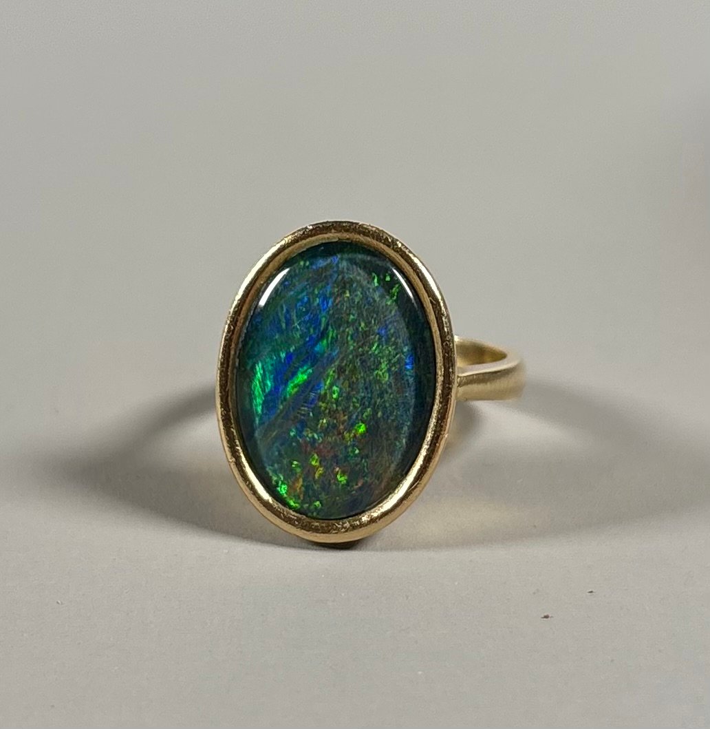18k Yellow Gold Ring Set With A Large Dark Australian Opal-photo-2