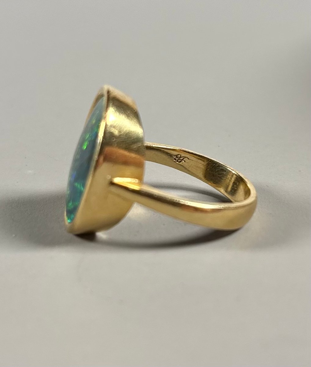 18k Yellow Gold Ring Set With A Large Dark Australian Opal-photo-1