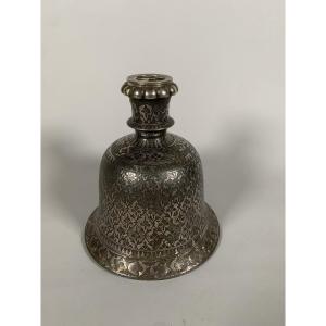 Base de narguilé "huqqa" Bidri niellé d'argent - Acier, Argent - Inde - XVIIIeme siecle