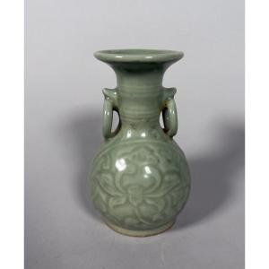 Longquan Celadon Stoneware Vase, Yuan-ming Dynasties - China