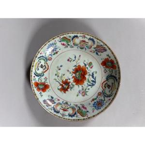 China: Porcelain Plate With "pompadour" Decoration, 18th Century, Qianlong Period (1711–1799) 